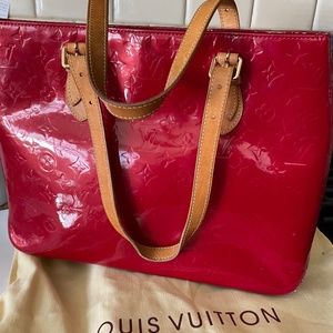 Authentic Louis Vuitton BRENTWOOD.  POMME cherry red. VENIS